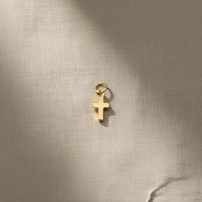 Cruz Pequena em Ouro 19kl (8mm) - Loja do Ouro