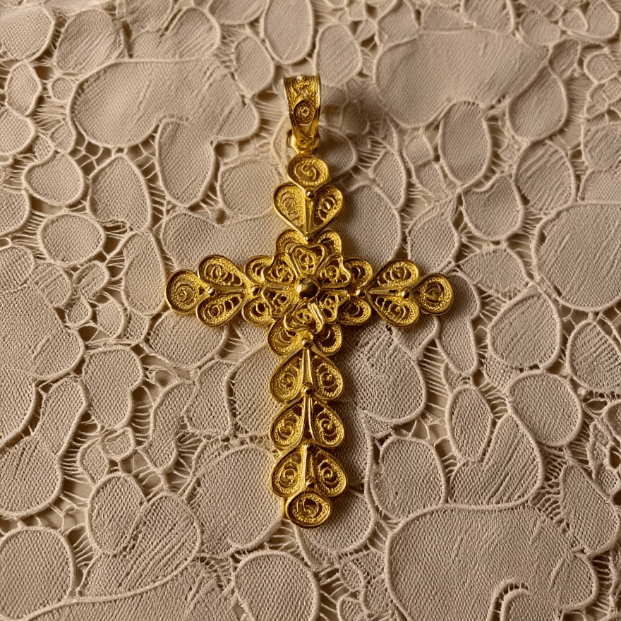 Cruz Renda de Luz em Prata Dourada (5cm) - Loja do Ouro