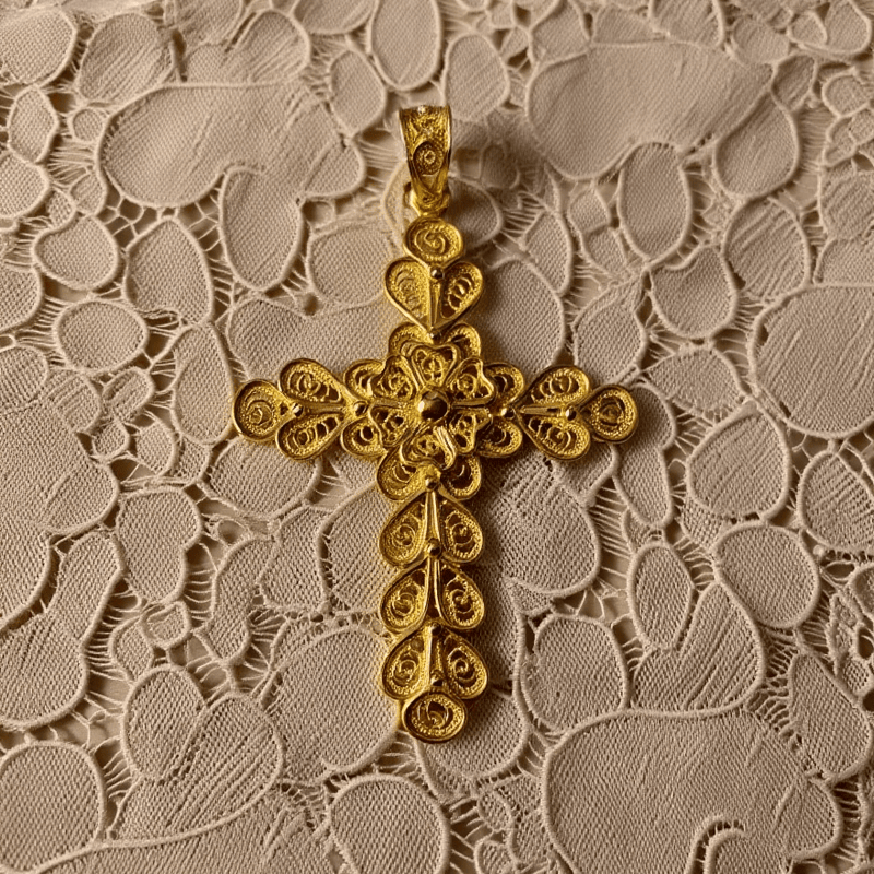 Cruz Renda de Luz em Prata Dourada (5cm) - Loja do Ouro