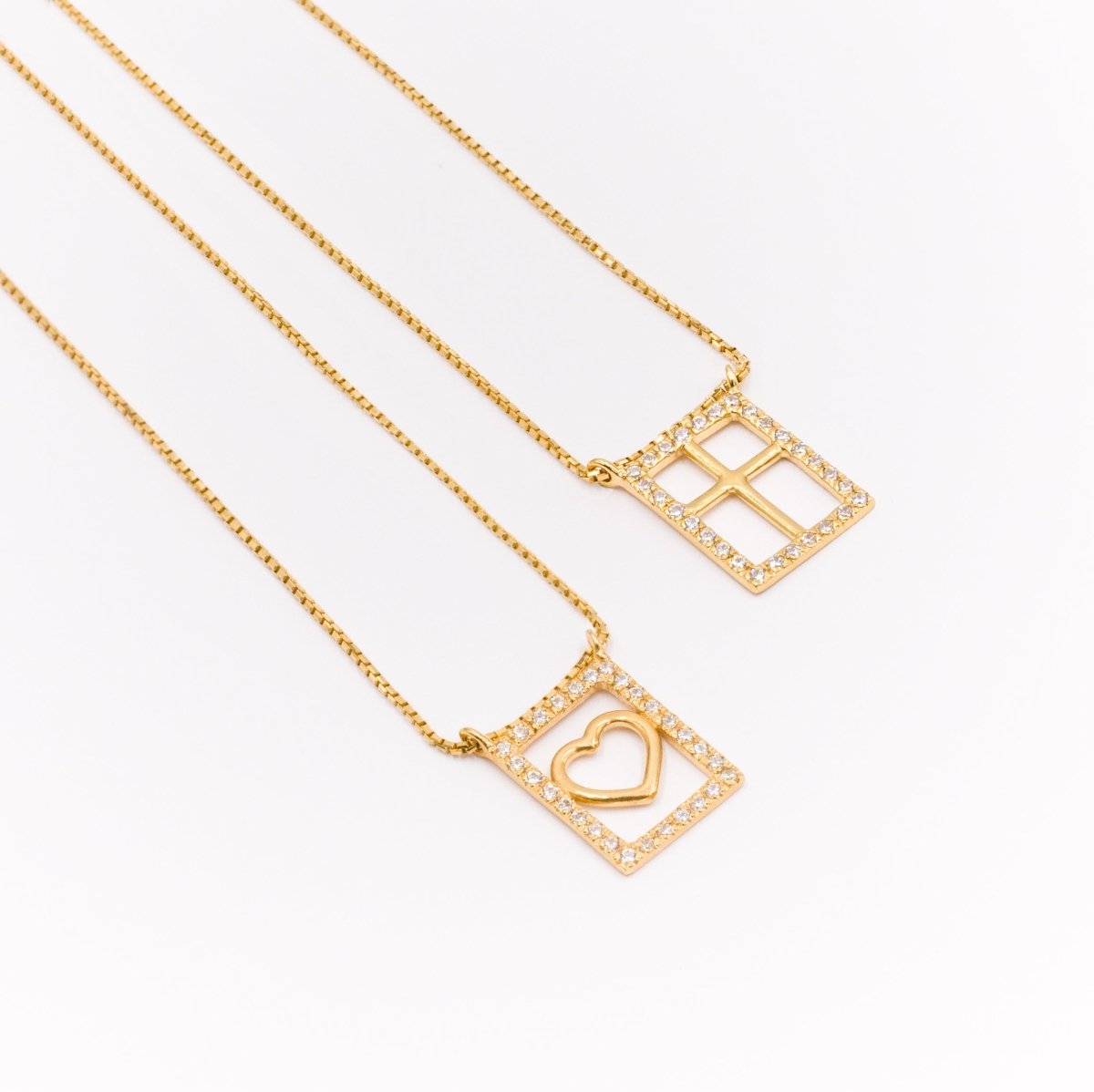 Cree escapulario en plata y circonia chapados en oro - Gold Store Premium