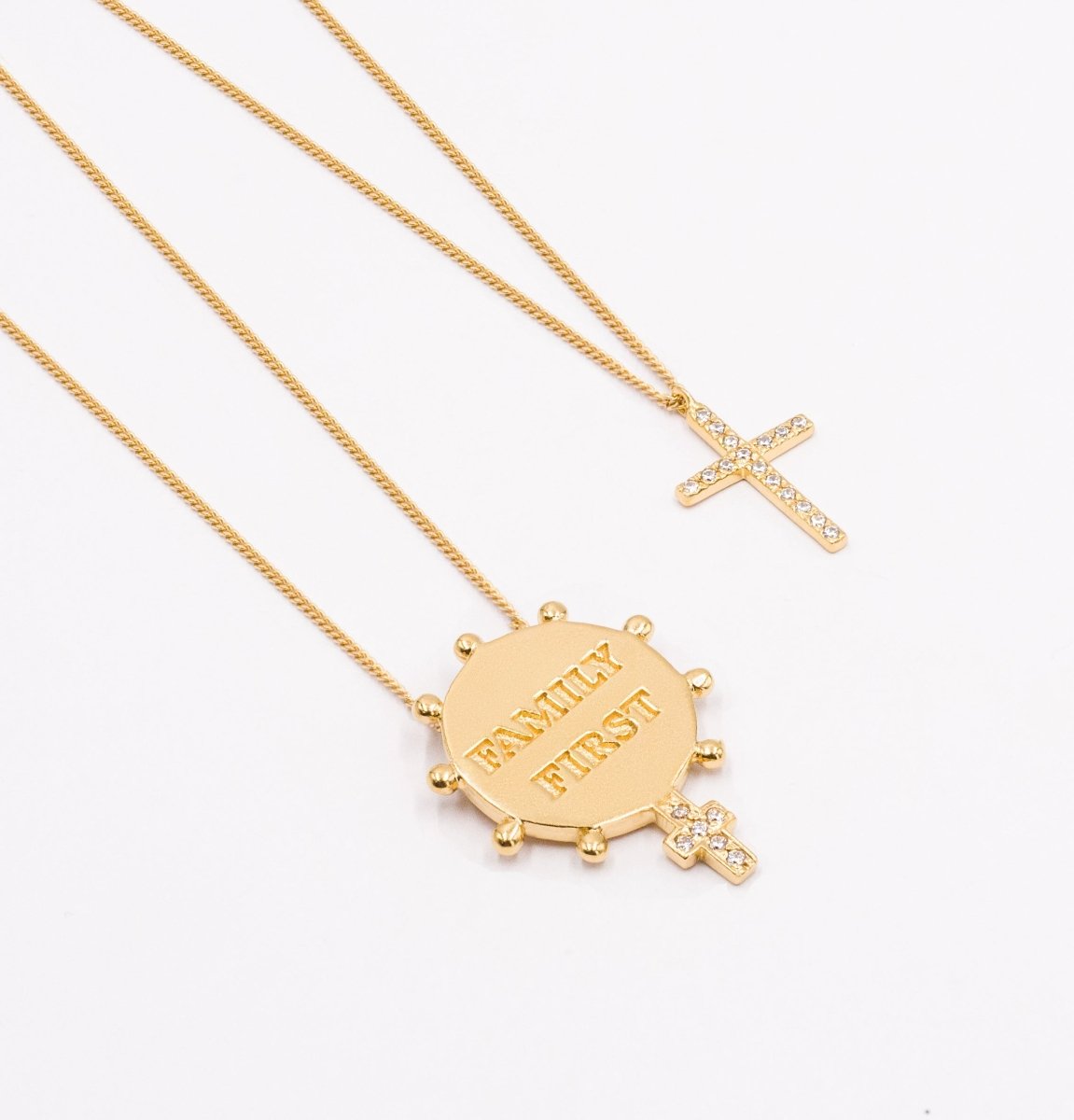 Escapulário "Family First" em Prata Dourada e Zircónias - Loja do Ouro
