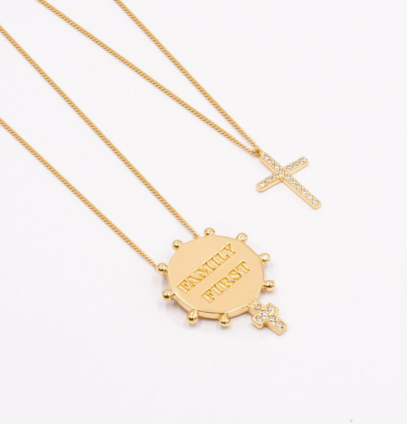 Escapulário "Family First" em Prata Dourada e Zircónias - Loja do Ouro