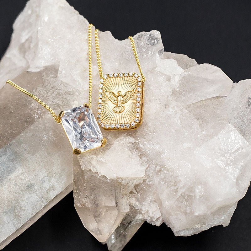 Escapulario de Hermes en plata chapada en oro con circón - Gold Store Premium