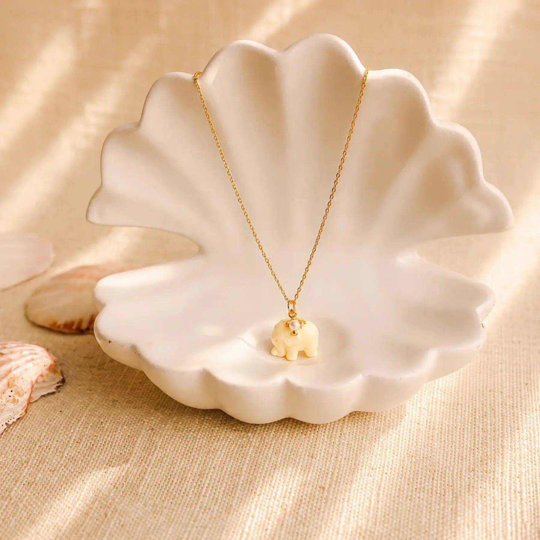Fio Amuleto White em Prata Dourada - Loja do Ouro
