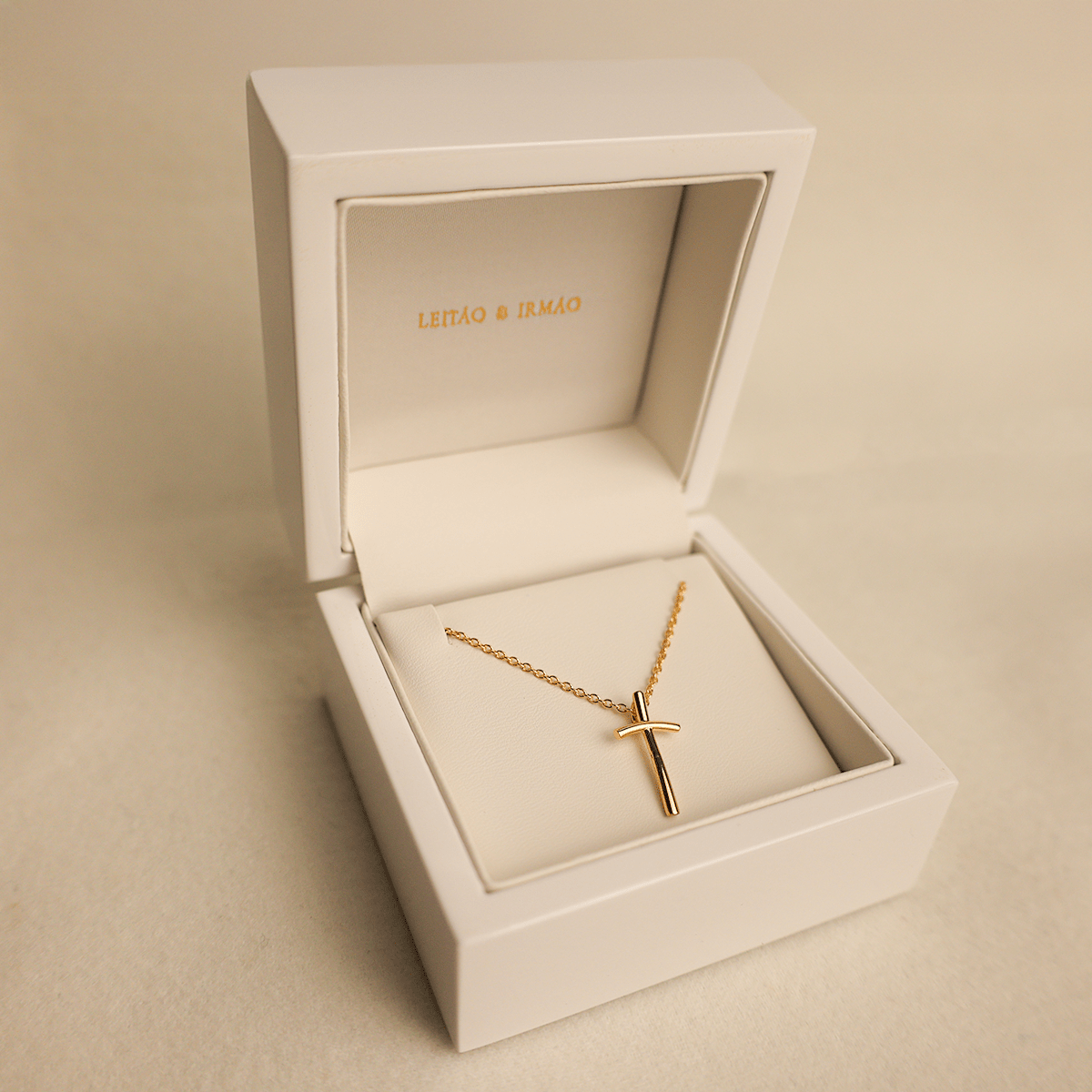 Hilo de oro de 19 kl con cruz (44 cm) - Gold Store Premium