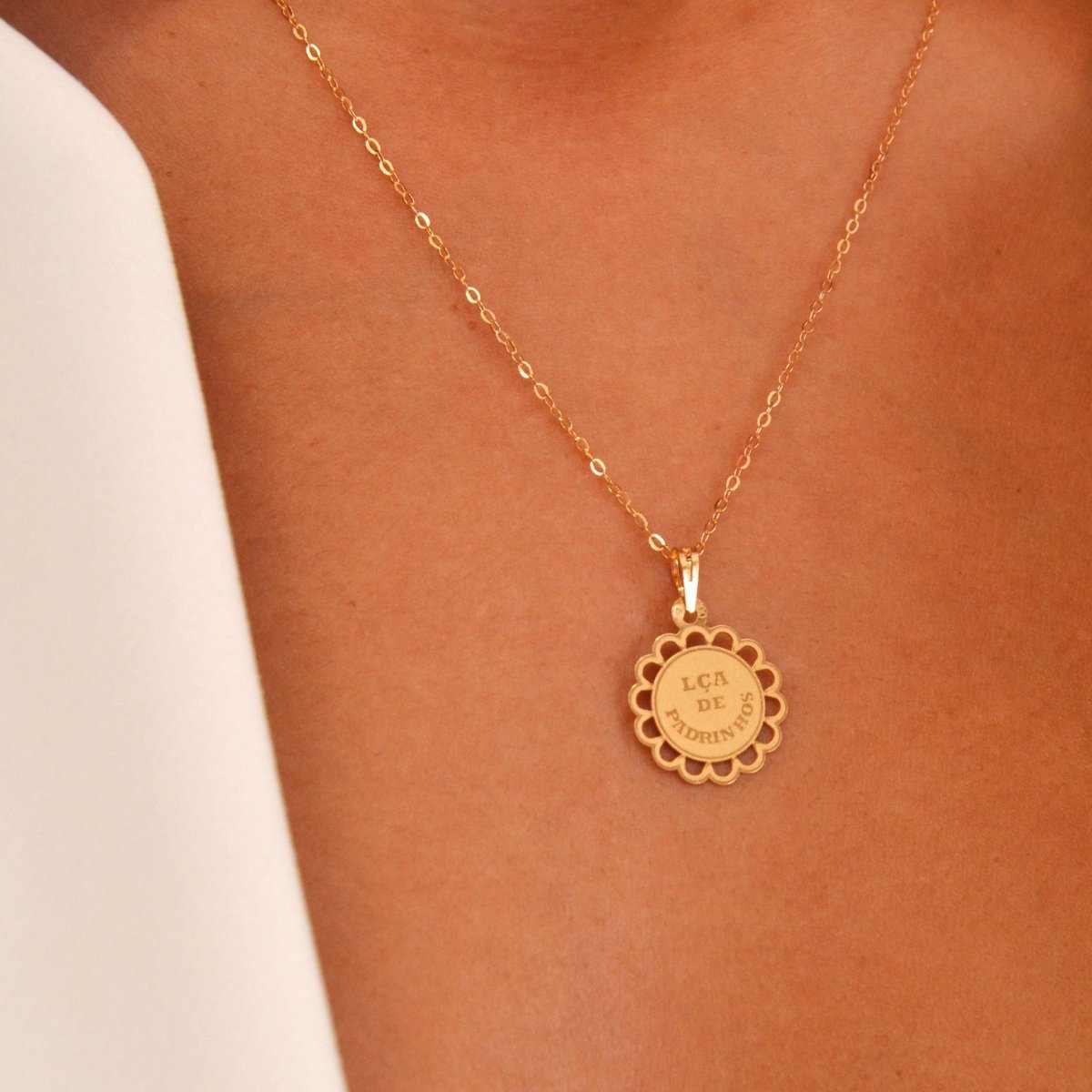 Fio em Ouro 19kl com Medalha Flor "Lça de Padrinhos" - Loja do Ouro
