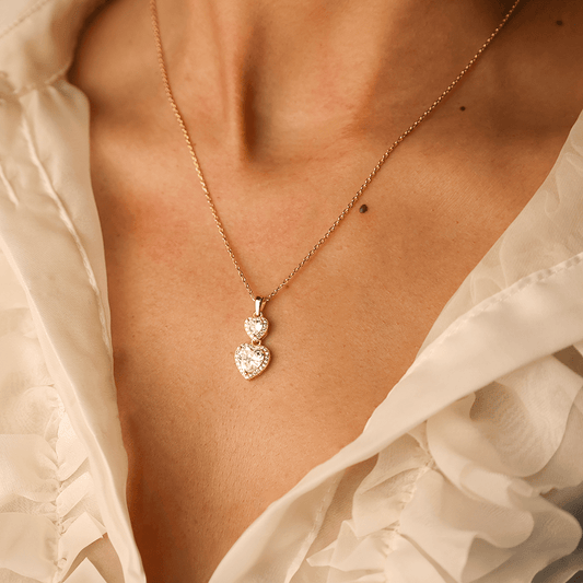 Fio em Prata Dourada com Dois Zircões Coração - Loja do Ouro