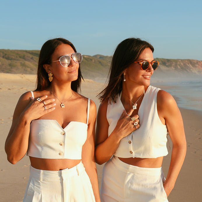 Fio Equinocio em Prata Dourada e Esmalte Branco com Zircão Rubi - Loja do Ouro