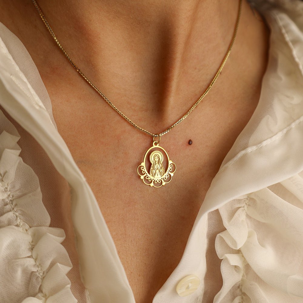 Fio Nossa Senhora de Fátima em Prata Dourada - Loja do Ouro