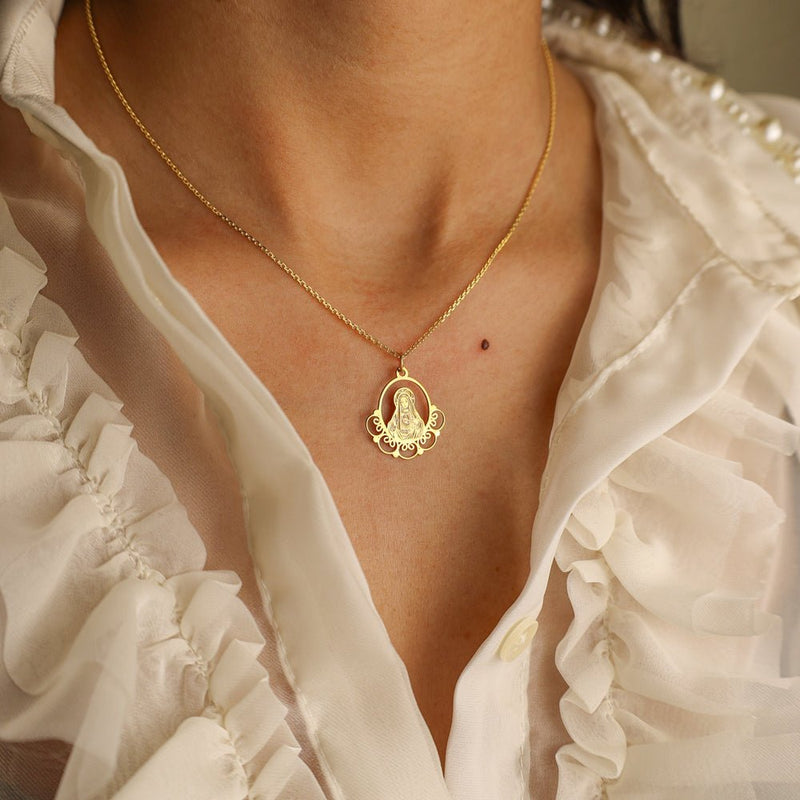 Fio Nossa Senhora do Sagrado Coração em Prata Dourada - Loja do Ouro