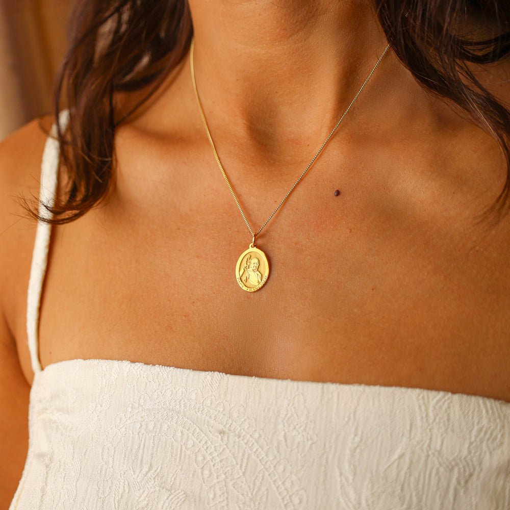 Fio Papa Francisco em Prata Dourada - Loja do Ouro