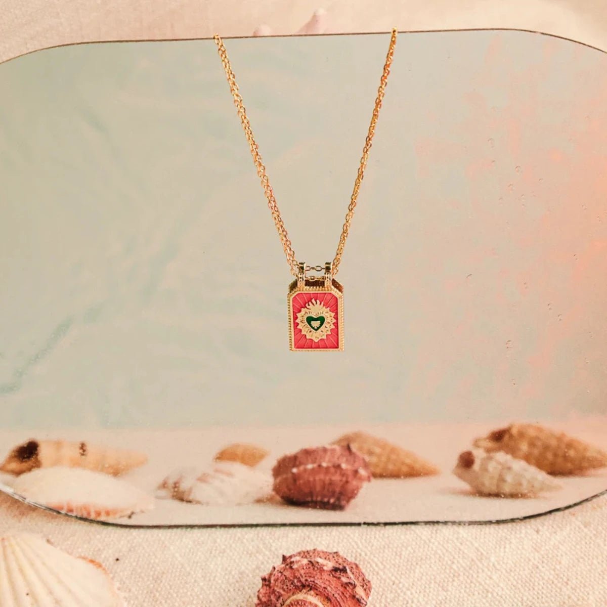 Fio Sacred Heart em Prata Dourada e Esmalte Rosa - Loja do Ouro