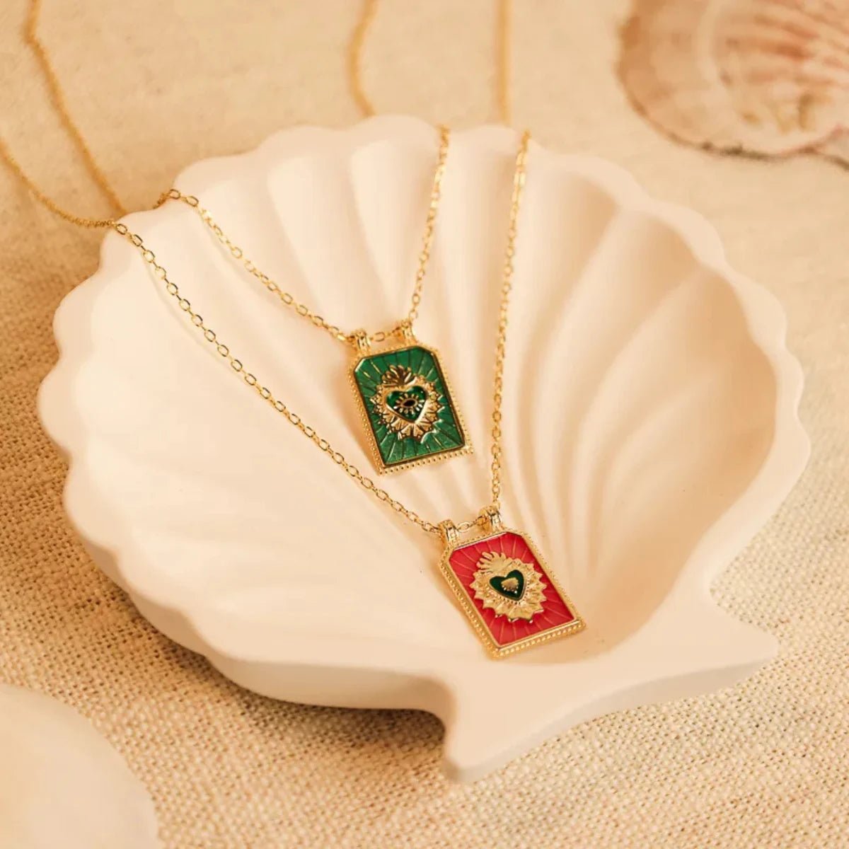 Fio Sacred Heart em Prata Dourada e Esmalte Rosa - Loja do Ouro