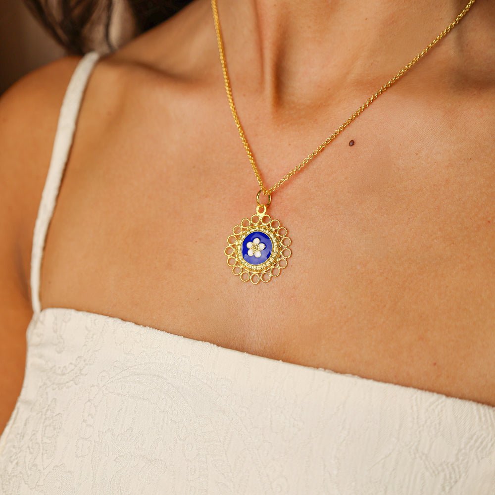 Fio Tradição em Prata dourada com Medalha Caramujos Floreada - Loja do Ouro