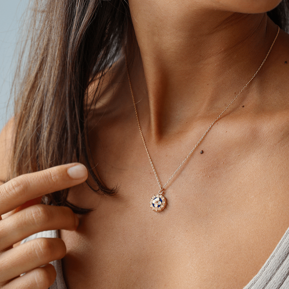 Fio Tradição em Prata dourada com Medalha Caramujos Redonda - Loja do Ouro