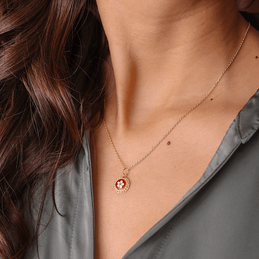 Fio Tradição em Prata dourada com Medalha Caramujos Redonda Vermelha - Loja do Ouro