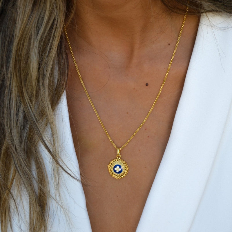 Fio Tradição em Prata Dourada com Medalha Com caramujos - Loja do Ouro