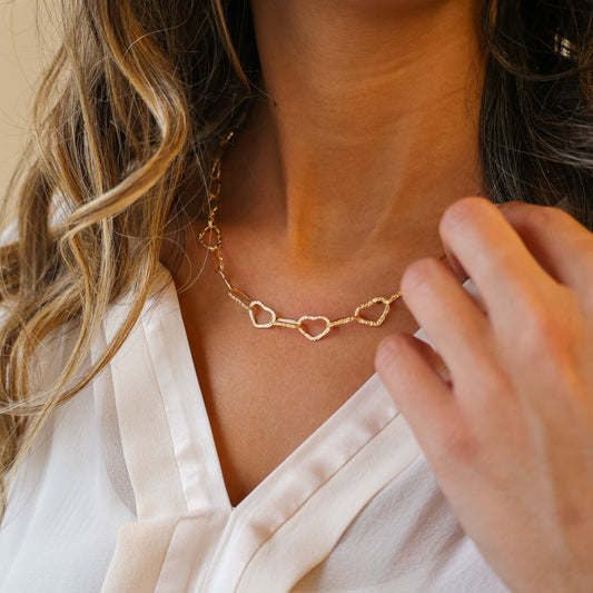 Gargantilha Corações em Ouro com Efeito Martelado - Loja do Ouro