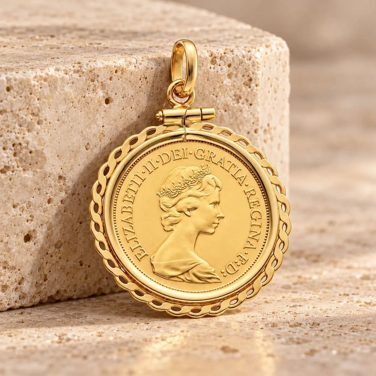 Libra Rainha Isabel II (1978) com Aro Trabalhado em Ouro 19kl - Loja do Ouro