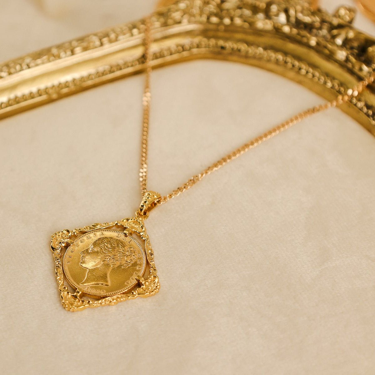 Libra Rainha Victoria (1864) em Ouro de 22kl com Aro Monárquico em Ouro 19kl - Loja do Ouro