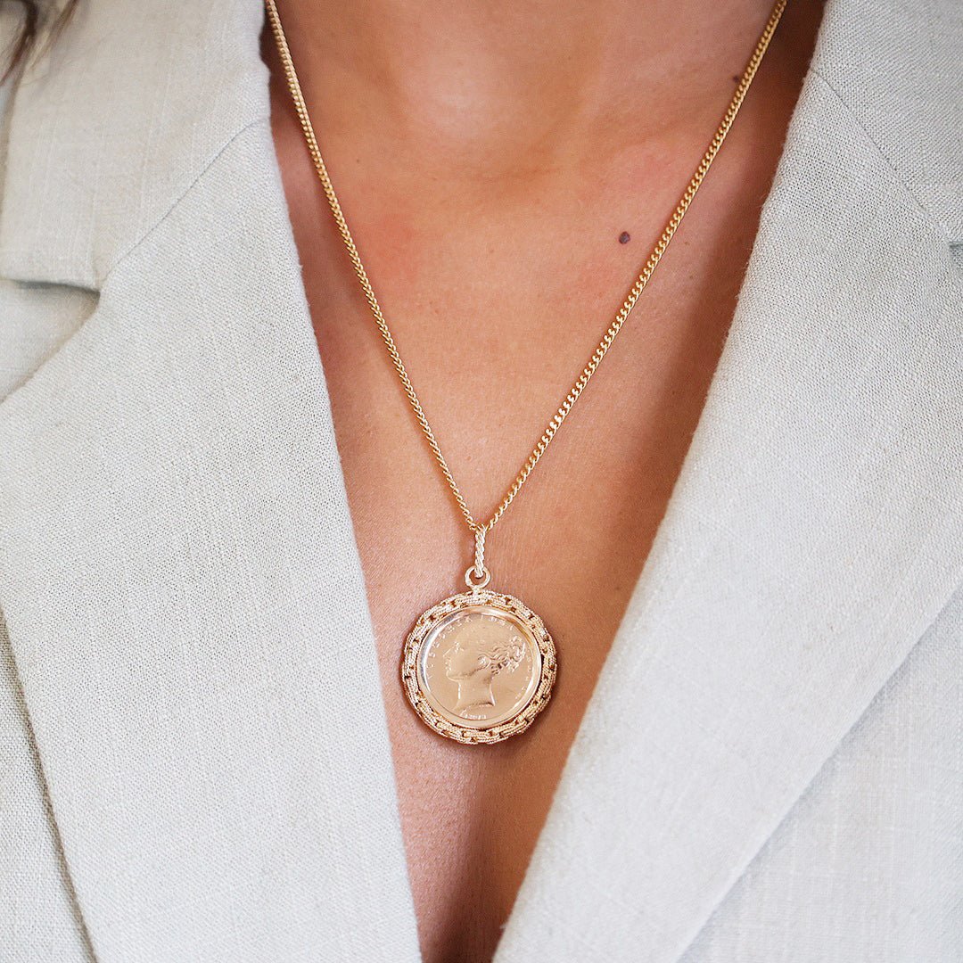 Libra Rainha Victoria (1871) 22kl com Aro tipo Corrente em Ouro 19kl - Loja do Ouro