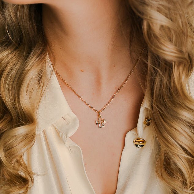 Medalha Anjo da Guarda em Ouro de 19kl com zircónias (1.39cm) - Loja do Ouro