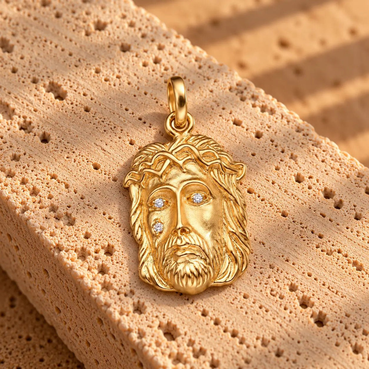 Medalha Cara de Cristo em Ouro 19kl (2,04cm) - Loja do Ouro