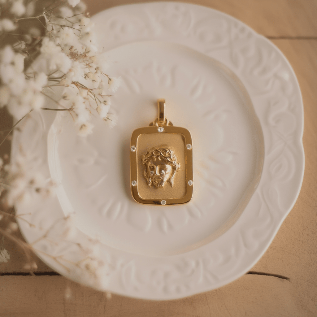 Medalha Cara de Cristo em Ouro 19kl com Zircónias (2.7cm) - Loja do Ouro