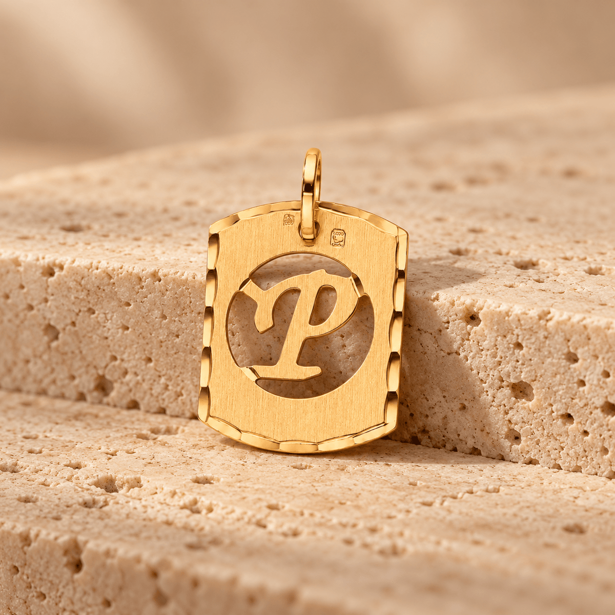 Medalha com Letra P em Ouro 19kl (1,5cm) - Loja do Ouro
