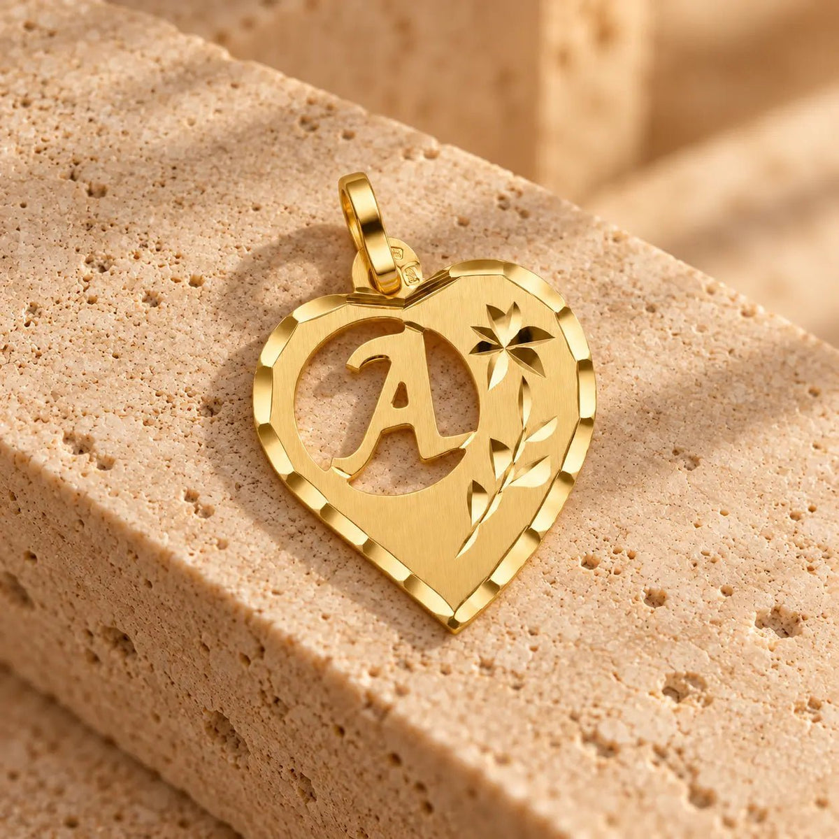 Medalha Coração com Letra A em Ouro 19kl (1,8cm) - Loja do Ouro