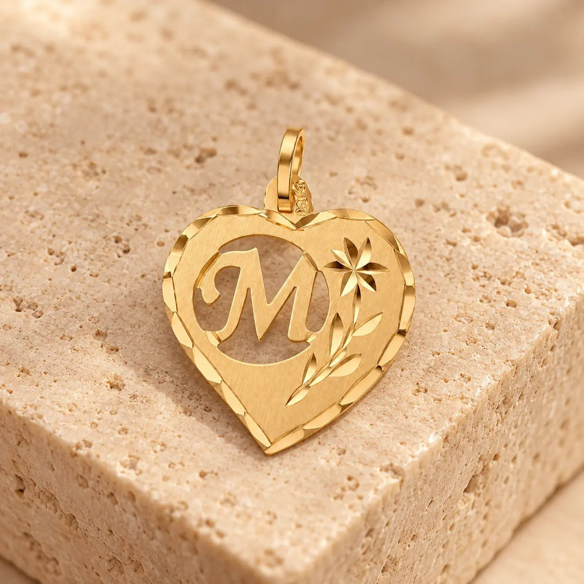 Medalha Coração com Letra M em Ouro 19kl (1,8cm) - Loja do Ouro