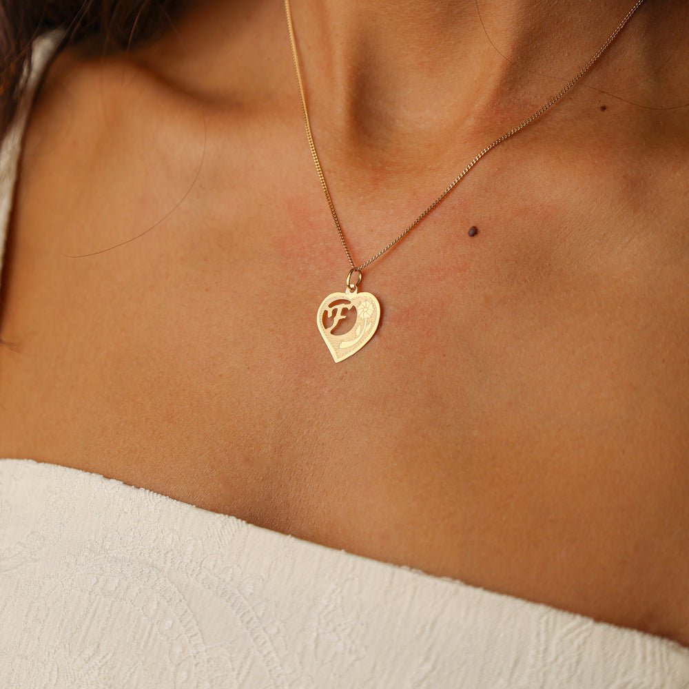Medalha Coração em Ouro 19kl com Letra F (1.7cm) - Loja do Ouro
