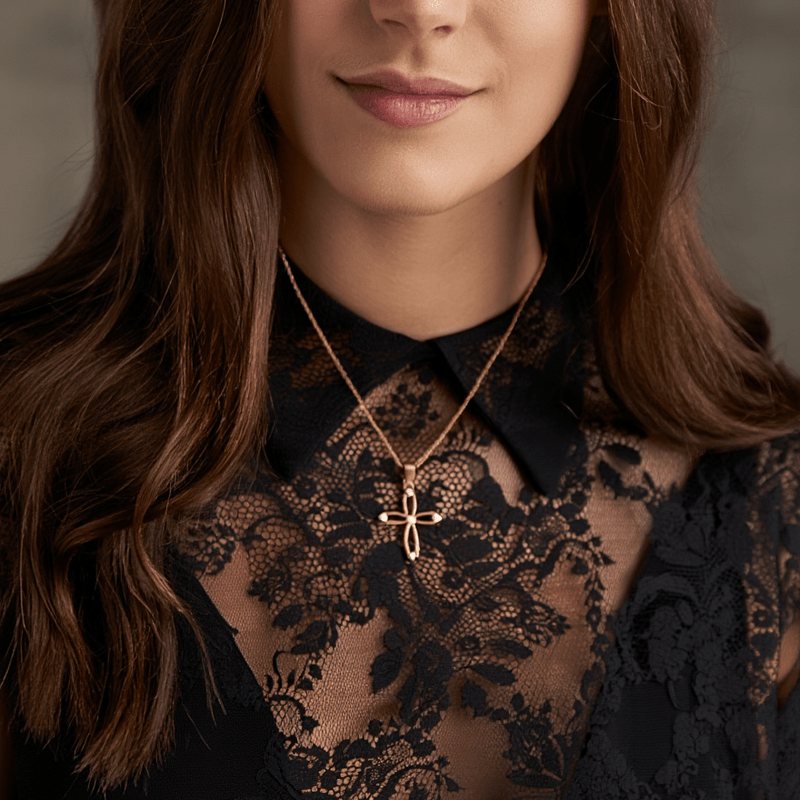 Medalha Cruz Recortada em Ouro 19kl com Zircónias (1.9cm) - Loja do Ouro