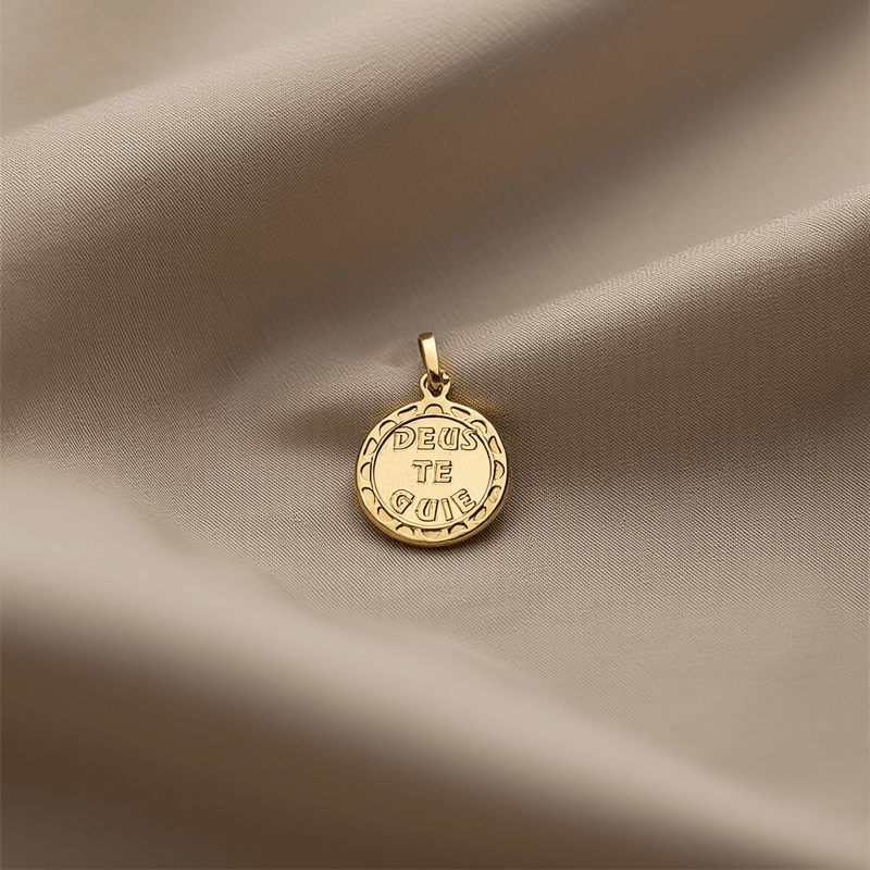 Medalha "Deus te Guie "em Ouro 19kl (1.4cm) - Loja do Ouro