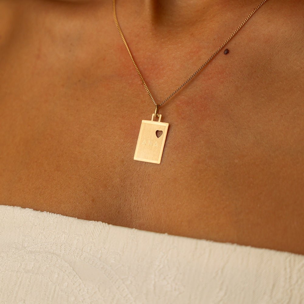 Medalha em Ouro 19kl com Nome Ana e Coração Recortado (1.7cm) - Loja do Ouro