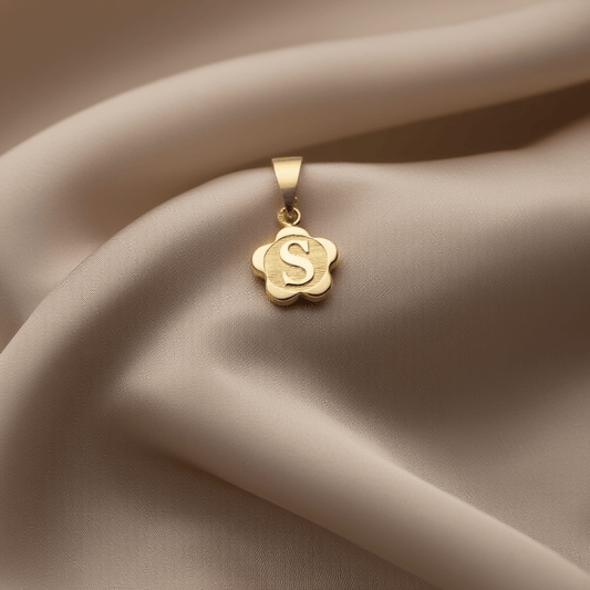 Medalha Flor em Ouro 19kl com Letra S (0.9cm) - Loja do Ouro