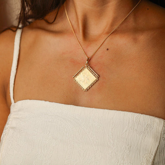 Medalha Floral em Ouro 19kl com Aro Corda (2.8cm) - Loja do Ouro