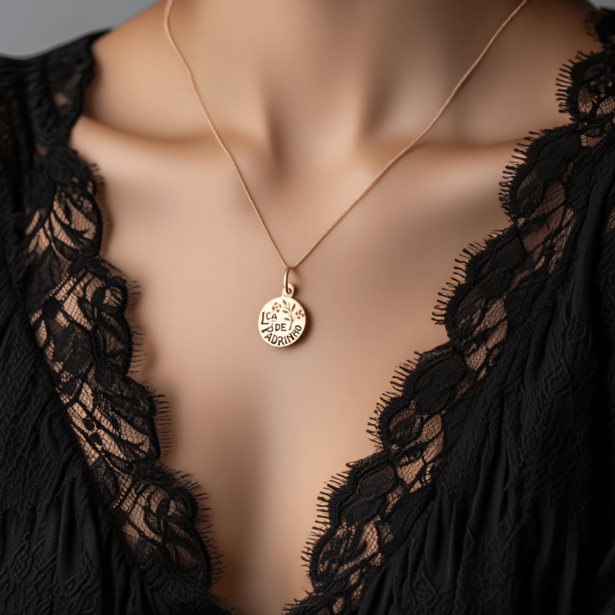 Medalha "Lça de Padrinho" em Ouro 19kl com Motivos Florais (1cm) - Loja do Ouro