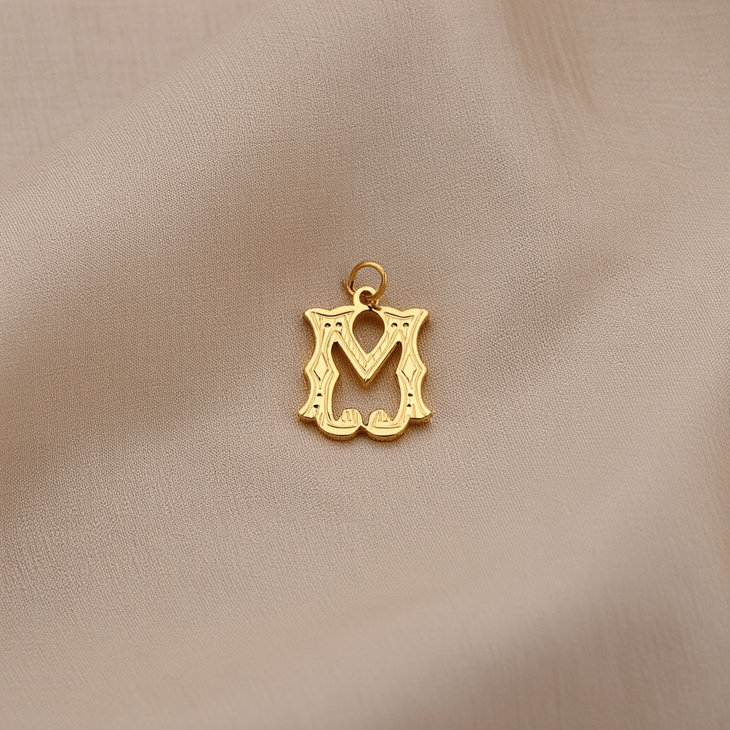 Medalha Letra M Raiada em Ouro de 19kl (1.4cm) - Loja do Ouro