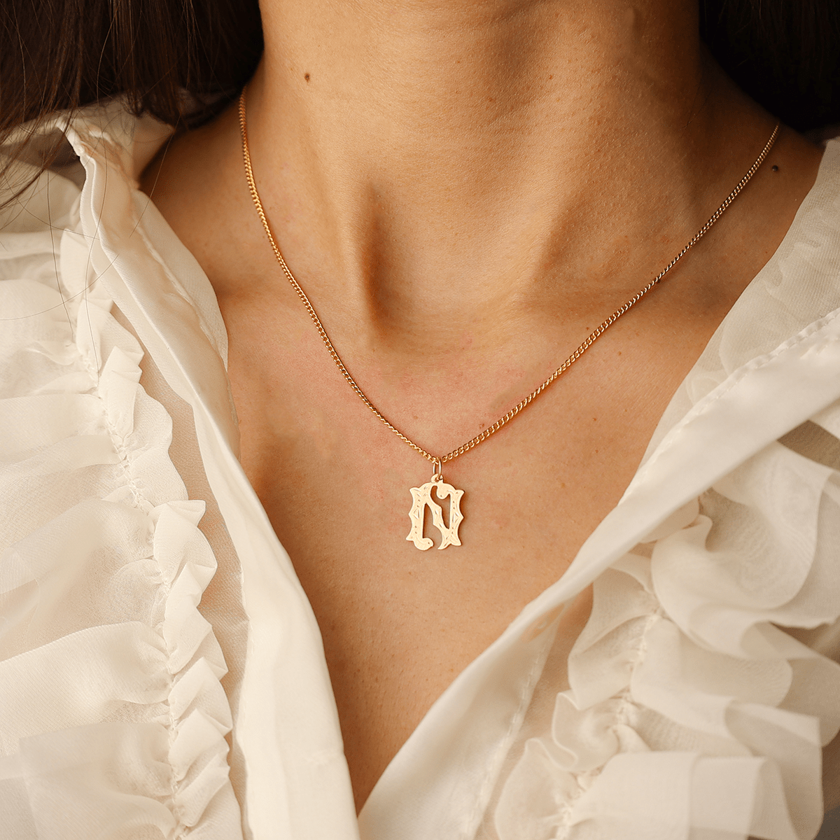 Medalha Letra N em Ouro de 19kl com Efeito Raiado (1.5cm) - Loja do Ouro