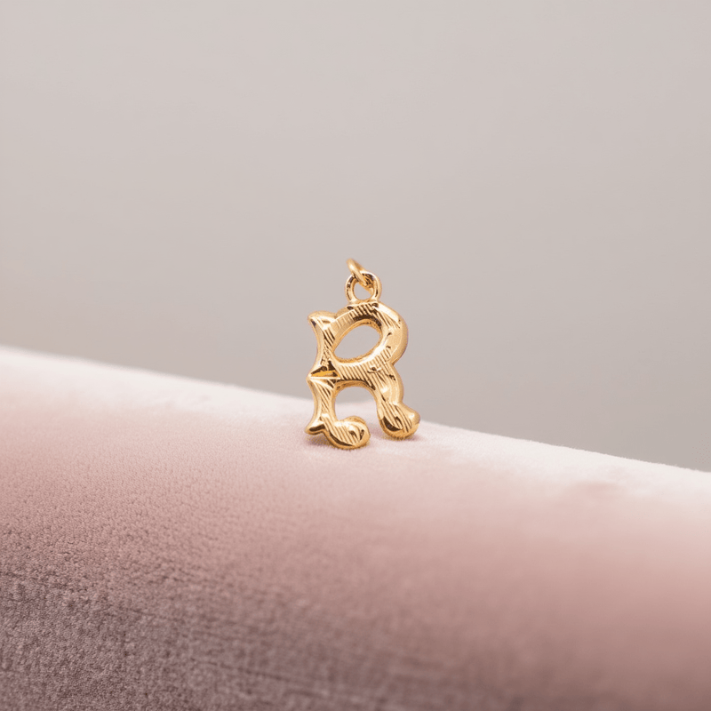Medalha Letra R Raiada em Ouro de 19kl (1.1cm) - Loja do Ouro