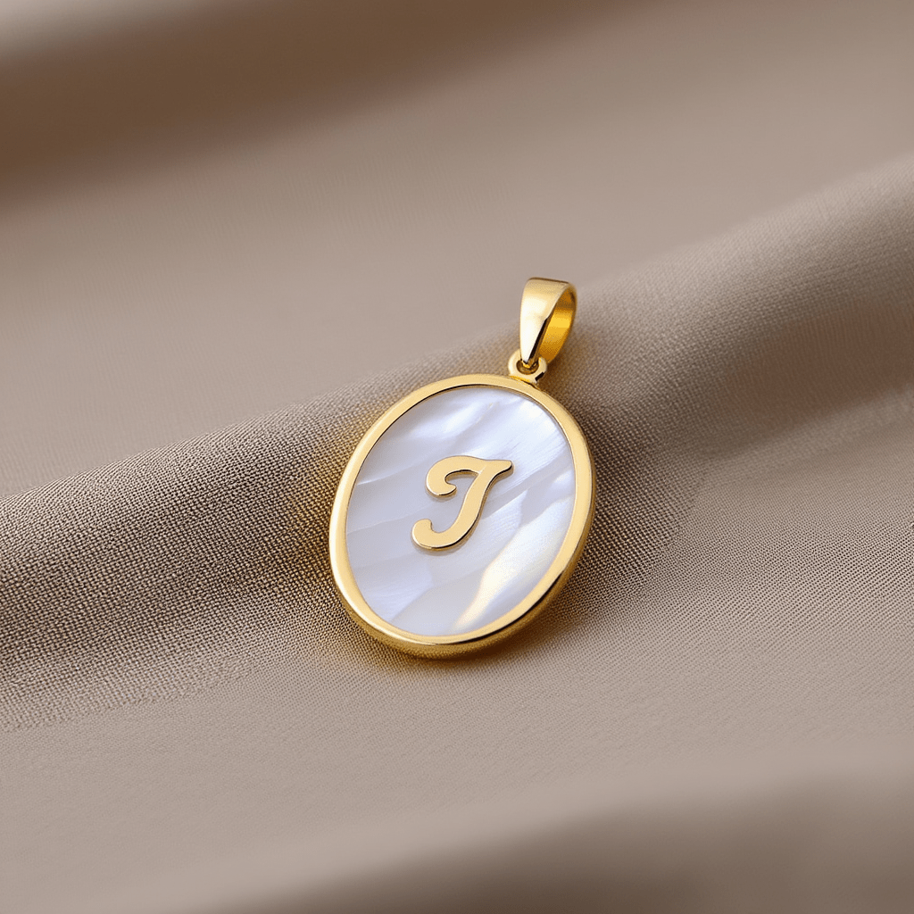 Medalla de Nácar con la letra "J" en oro de 19 kl (2 cm) - Gold Store Premium