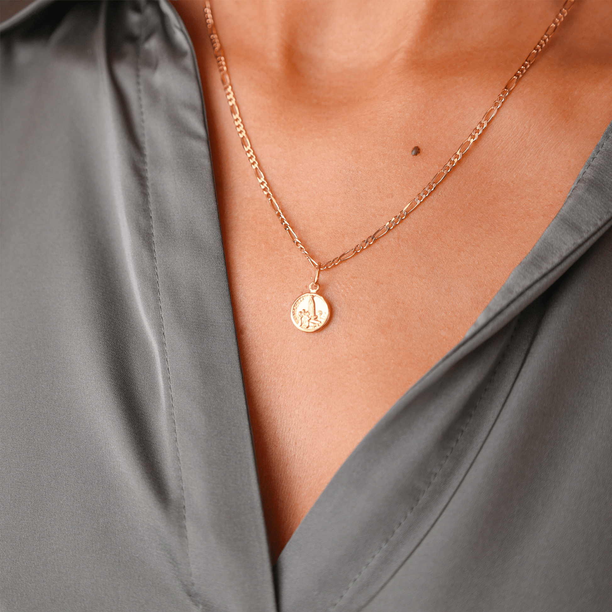 Medalha N. Sra. dos Pastorinhos em Ouro 19kl (1cm) - Loja do Ouro