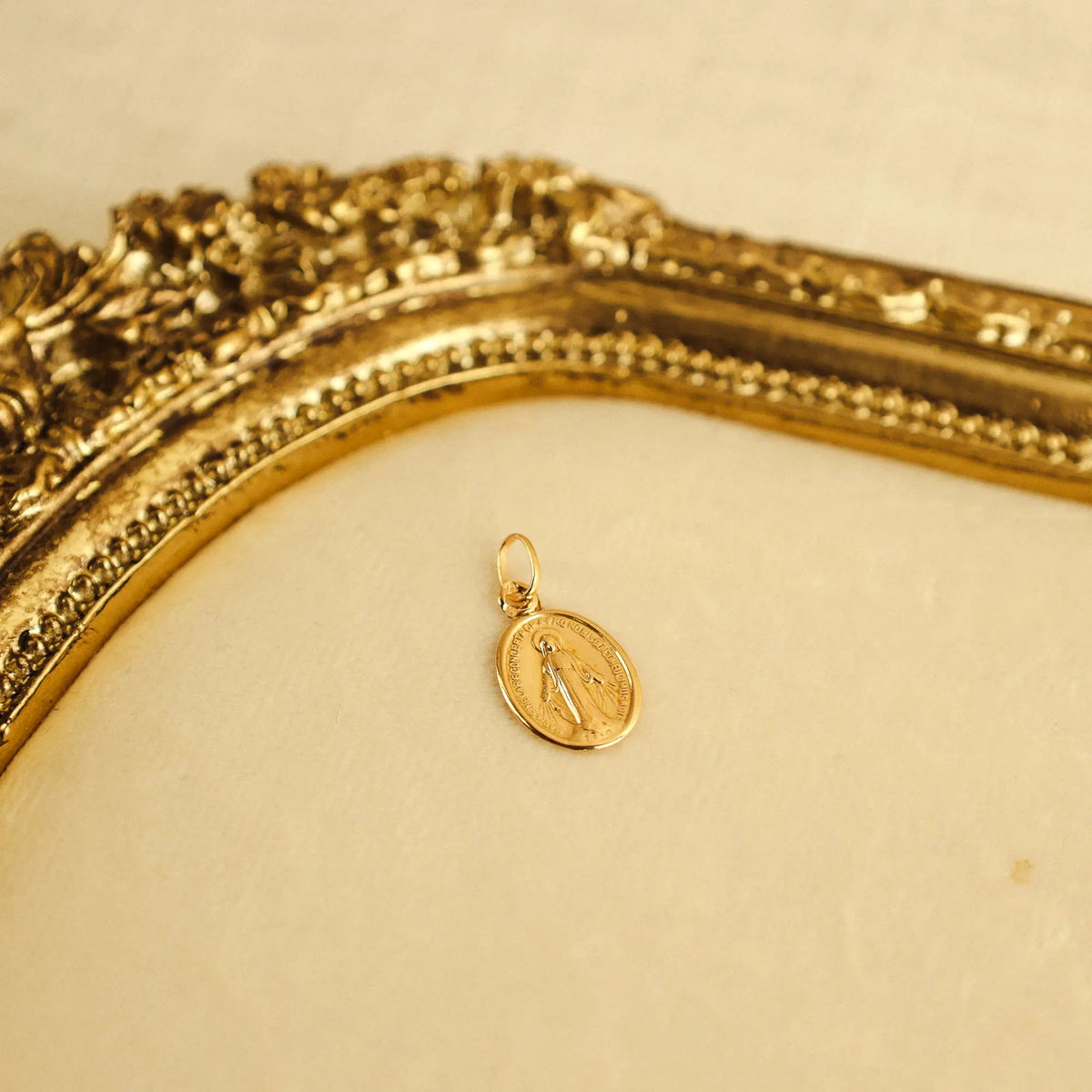Medalha Oval de Nossa Senhora em Ouro 19kl (1,5cm) - Loja do Ouro