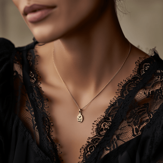 Medalha Oval em Ouro 19kl com Anjo da Guarda em Relevo (1.1cm) - Loja do Ouro