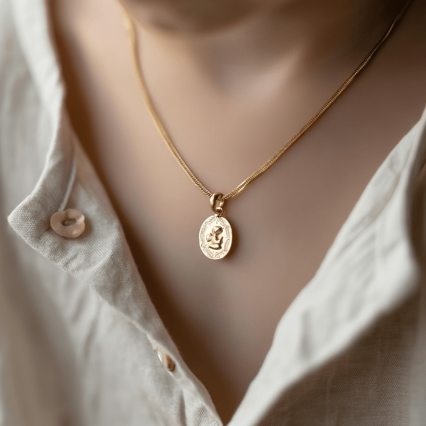 Medalha Oval em Ouro 19kl com Anjo da Guarda em Relevo (1.8cm) - Loja do Ouro