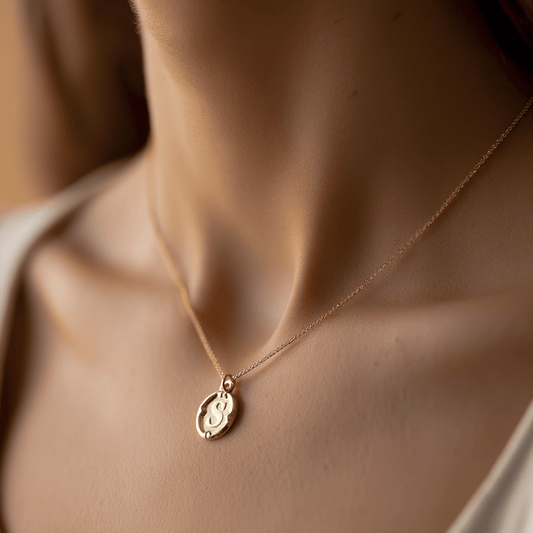 Medalha Oval em Ouro 19kl com Letra S (1.2cm) - Loja do Ouro