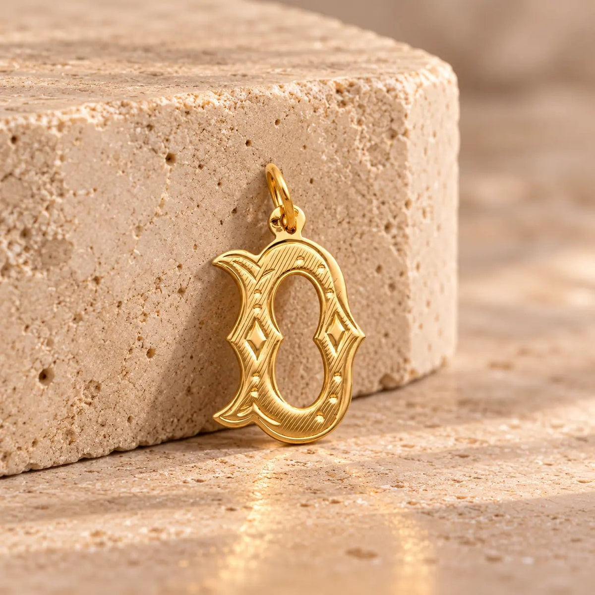Medalha Raiada com Letra D em Ouro 19kl (1,48cm) - Loja do Ouro