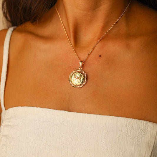 Medalha Redonda em Ouro 19kl Bicolor com Pérolas - Loja do Ouro