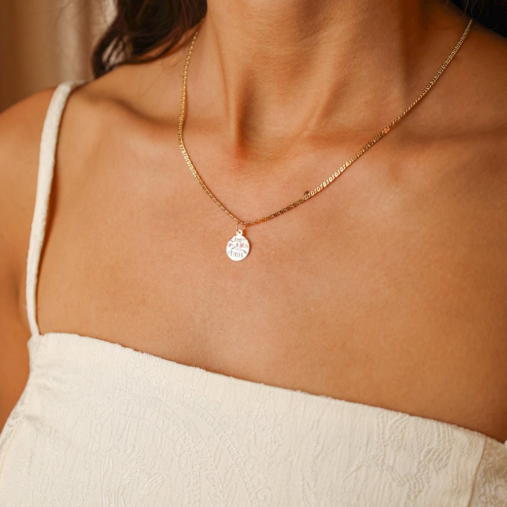Medalla redonda "Recuerdo de Aniversario" en oro 19kl con motivos florales (1,1 cm) - Gold Store Premium